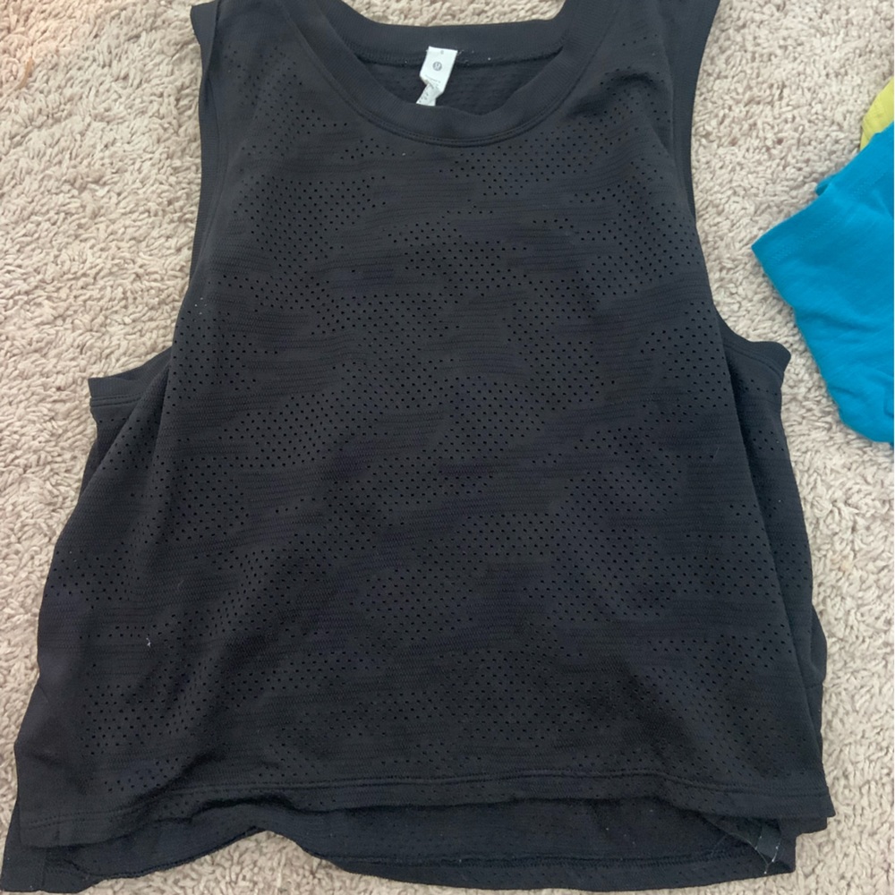 Lululemon train to be tank